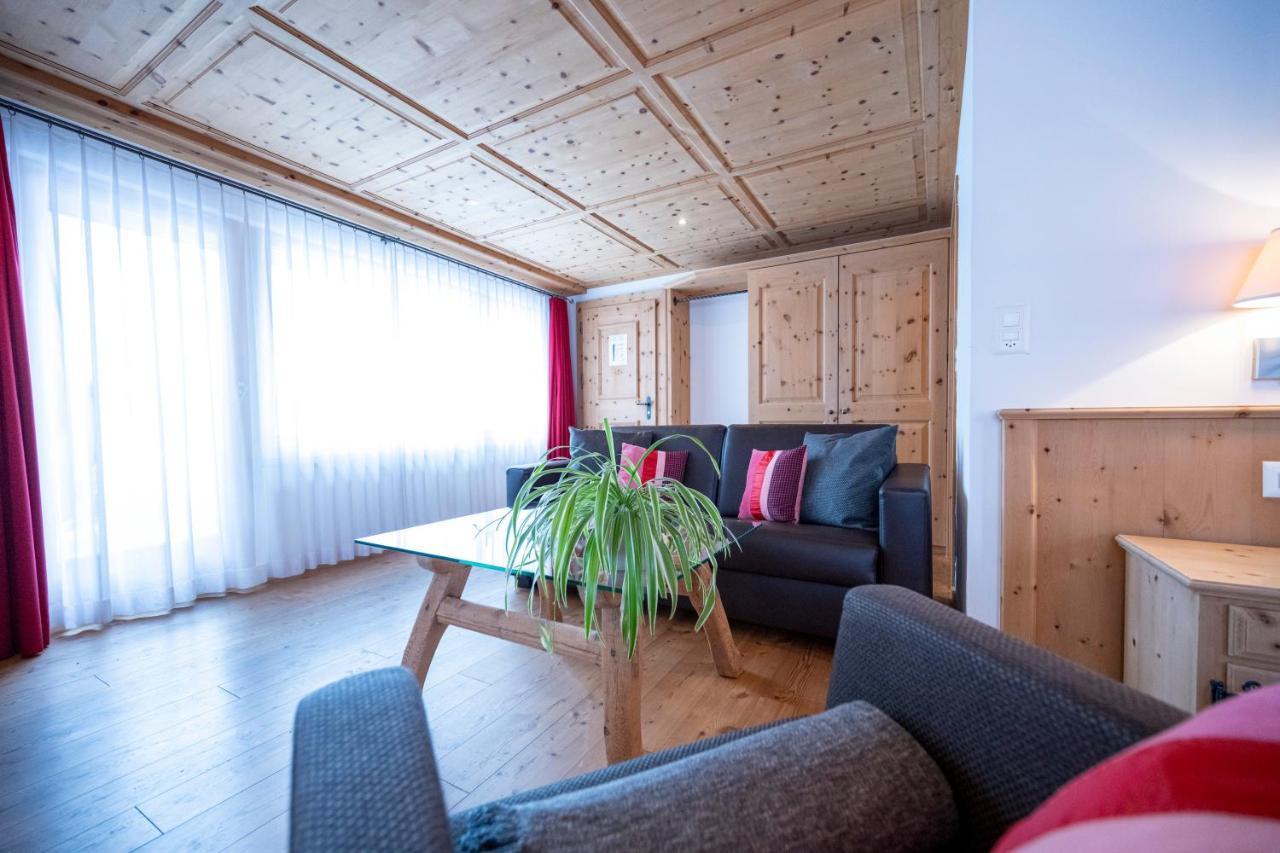Hotel Engiadina Scuol Exterior photo