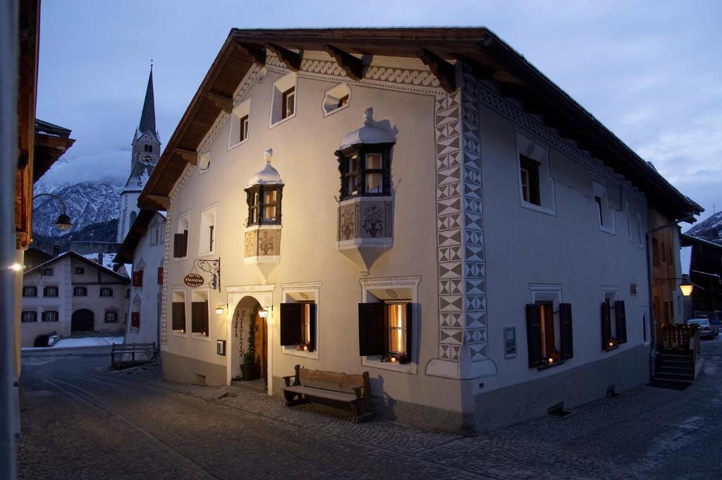 Hotel Engiadina Scuol Exterior photo