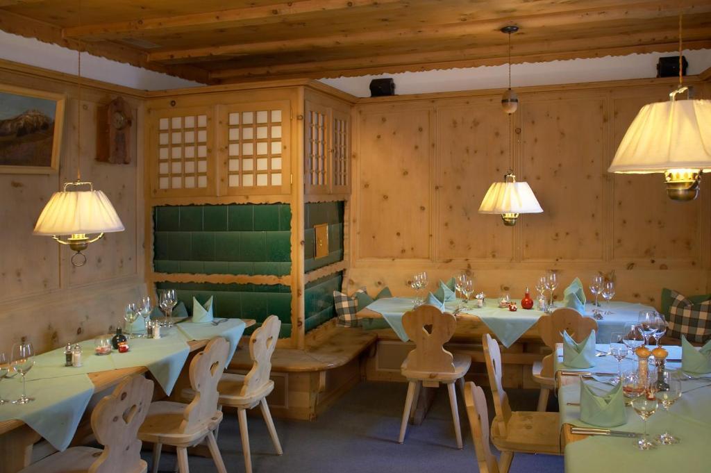 Hotel Engiadina Scuol Exterior photo